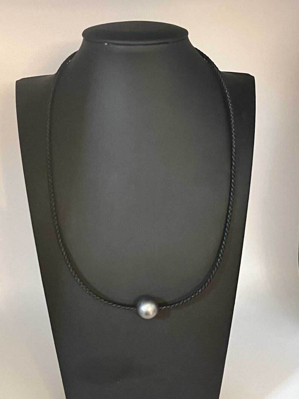 Black Tahitian Pearl Sterling Silver Leather Pendant Necklace 19 Inches